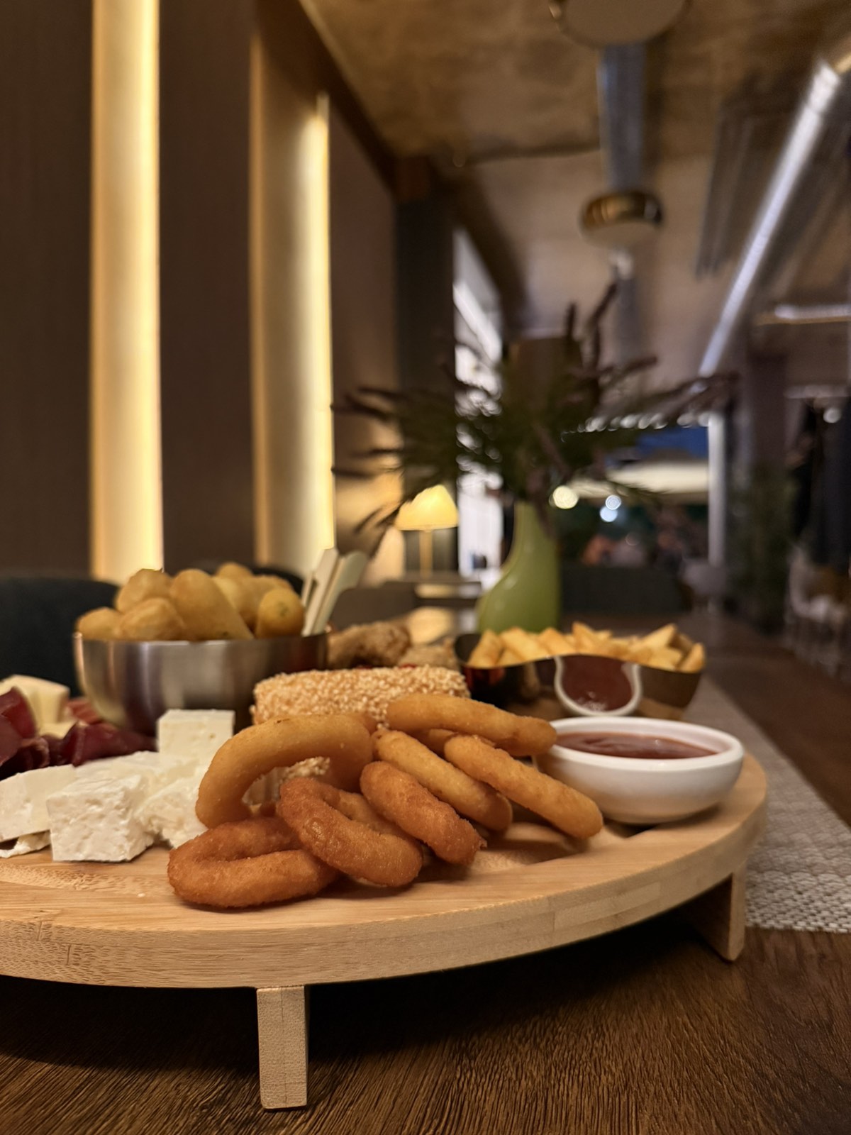 Antipasti i Boka Lounge i shërbyer në tavolinë