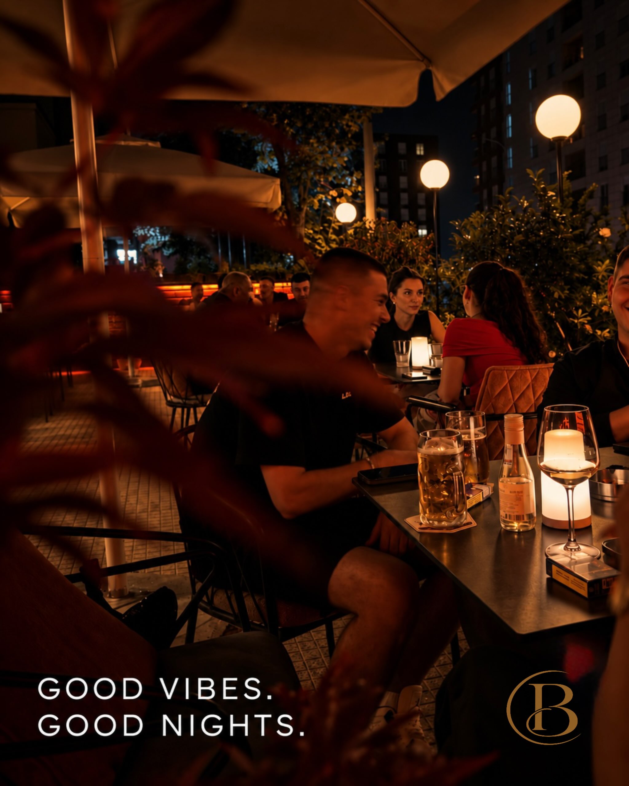 Atmosfera e mbrëmjes në Boka Lounge